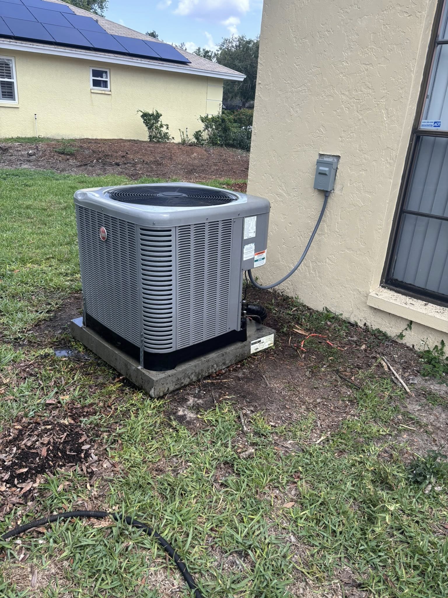 Mini-split Daikin viga de madera